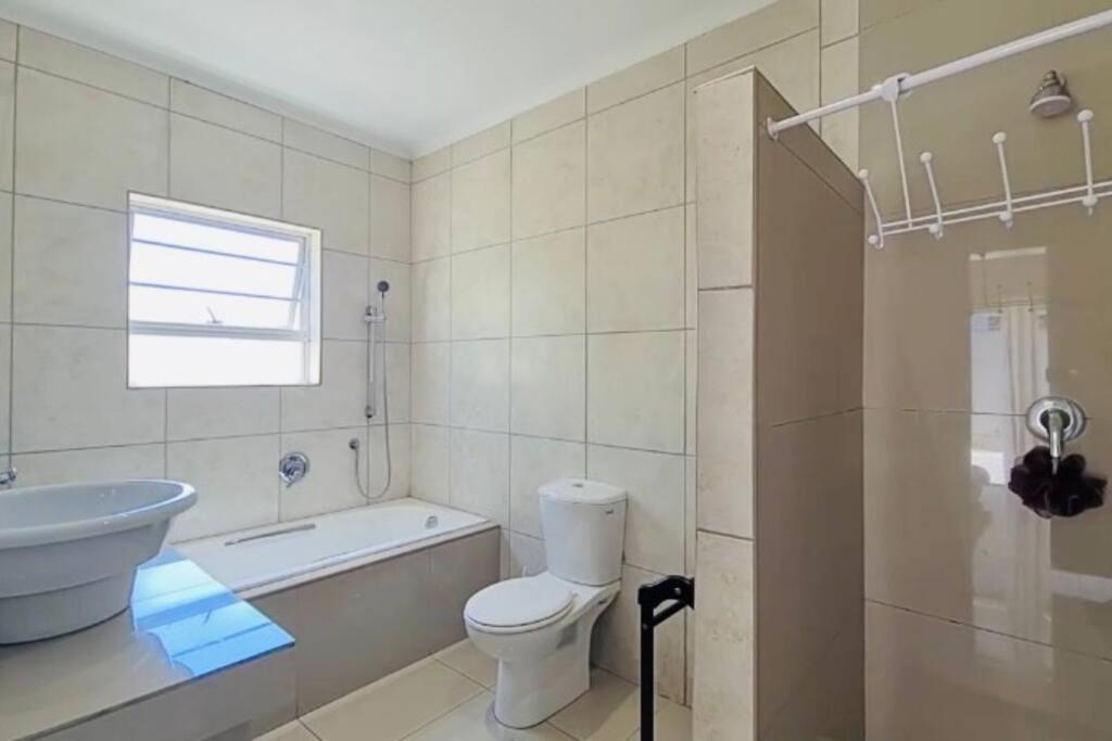 West Coast Comfortable Stays Cape Town Eksteriør bilde